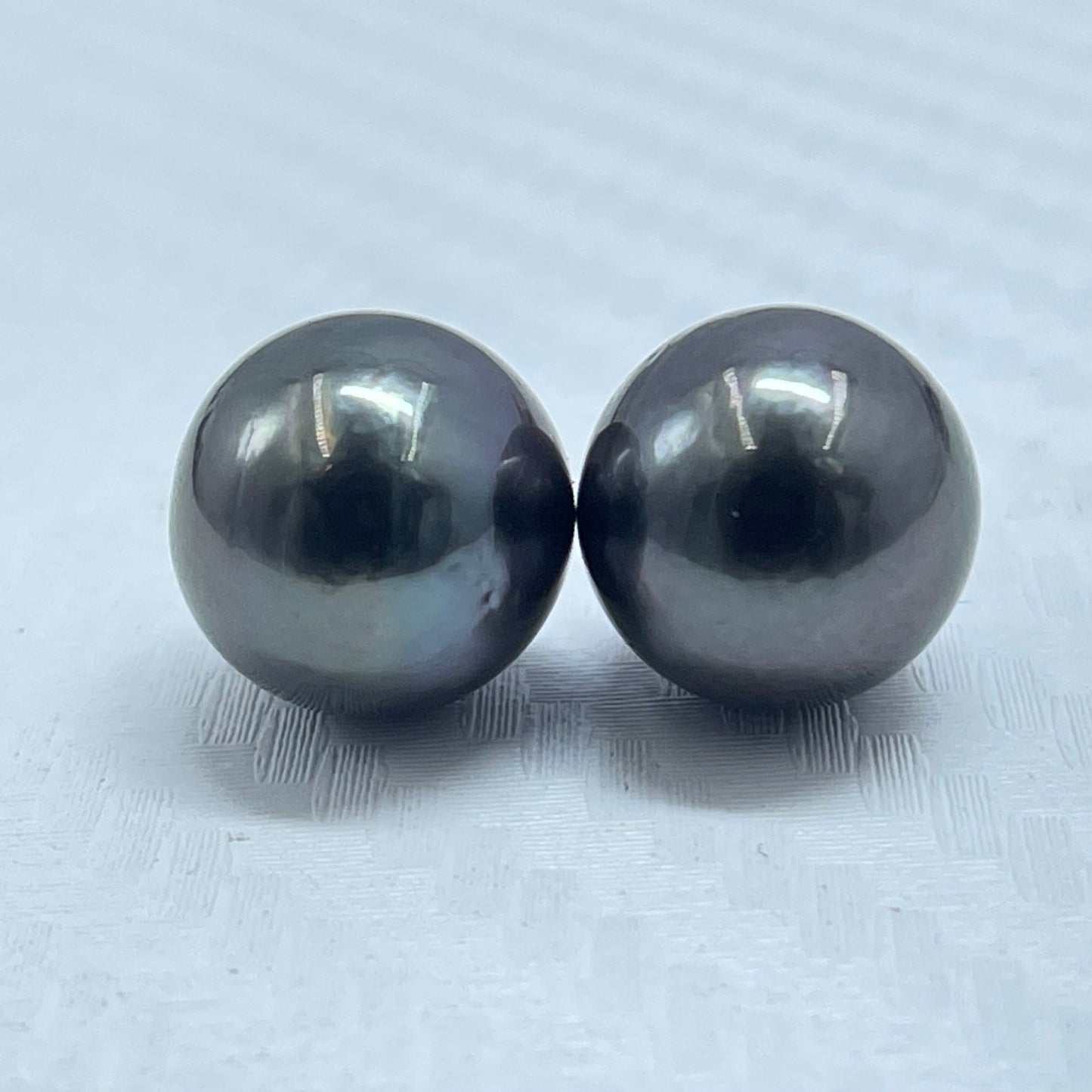 Tahitian Pearl, Black Color, Round Shape, 9.80 MM Size