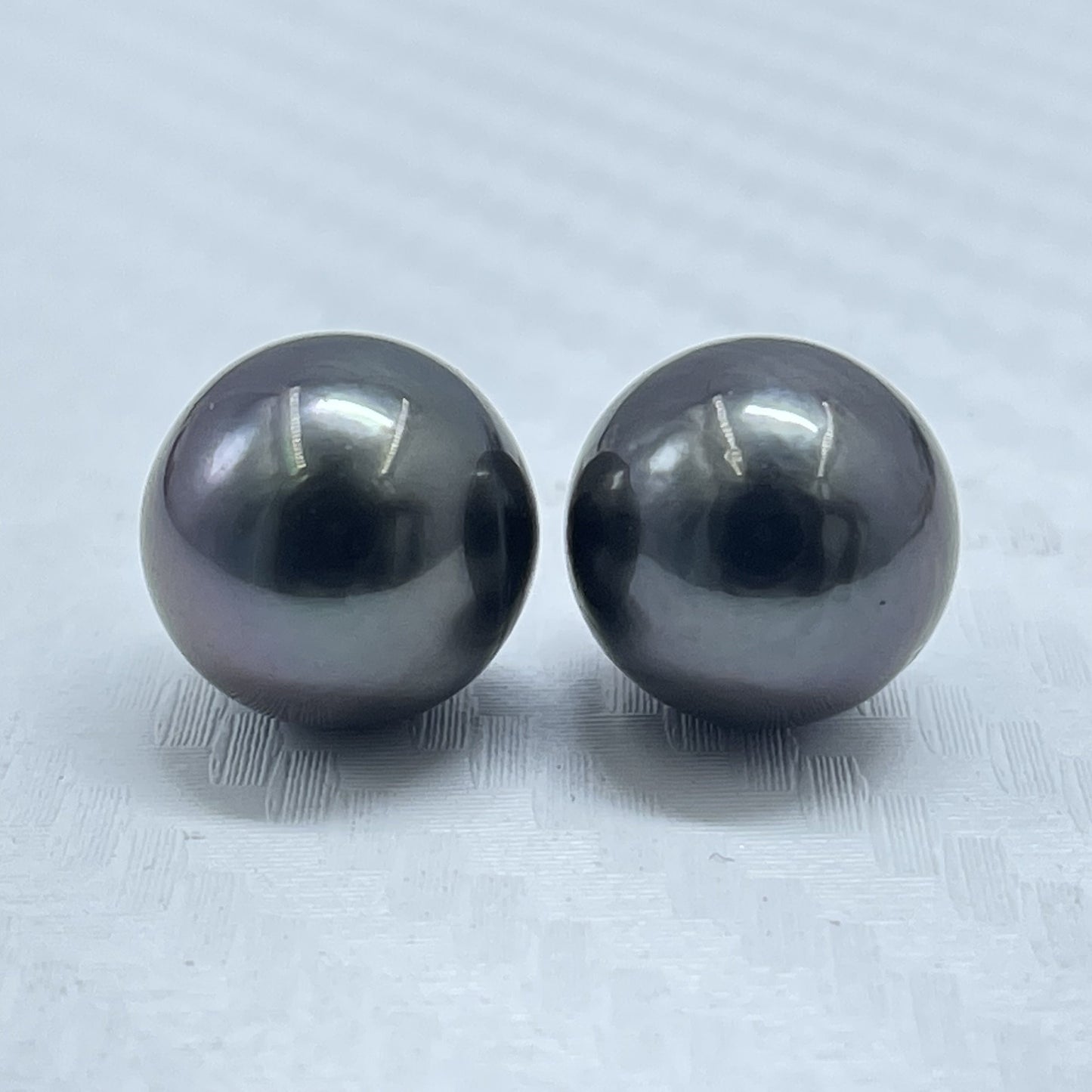 Tahitian Pearl, Black Color, Round Shape, 9.80 MM Size