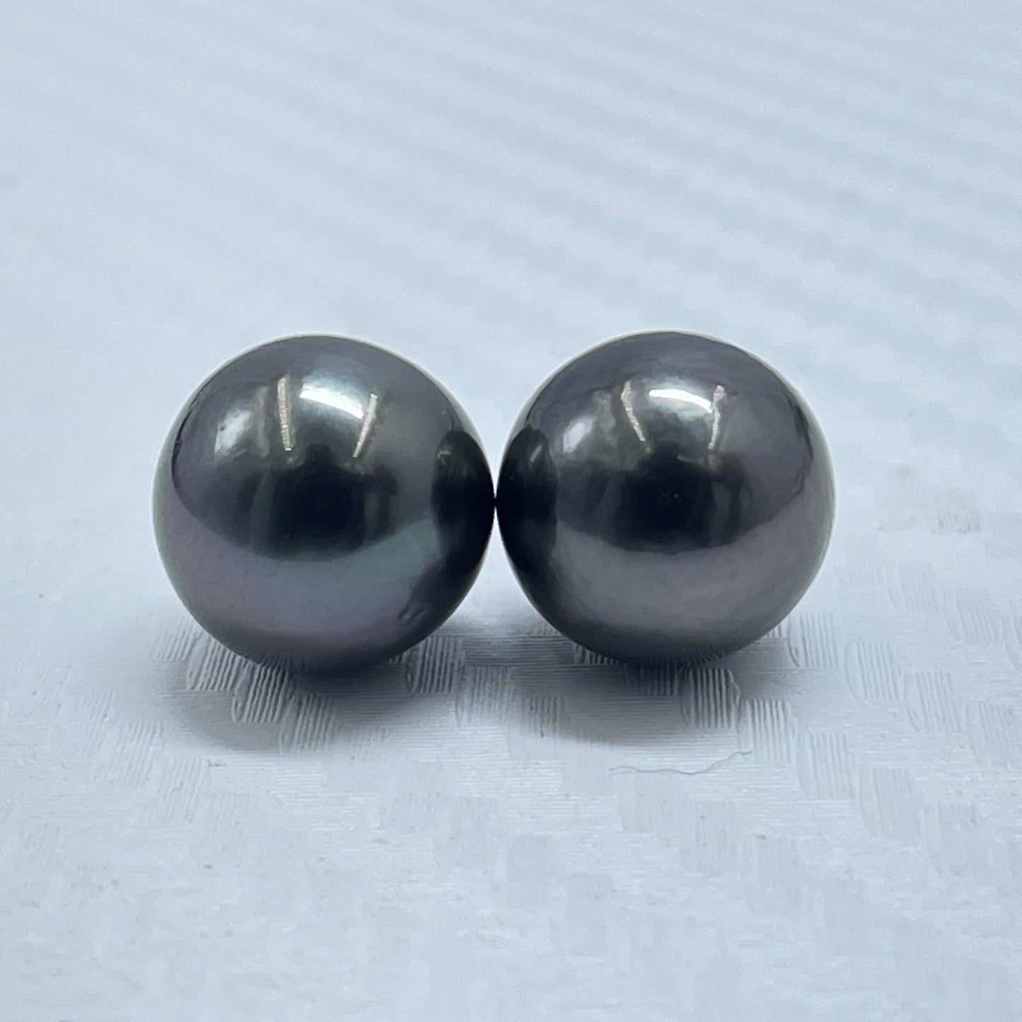 Tahitian Pearl, Black Color, Round Shape, 9.80 MM Size