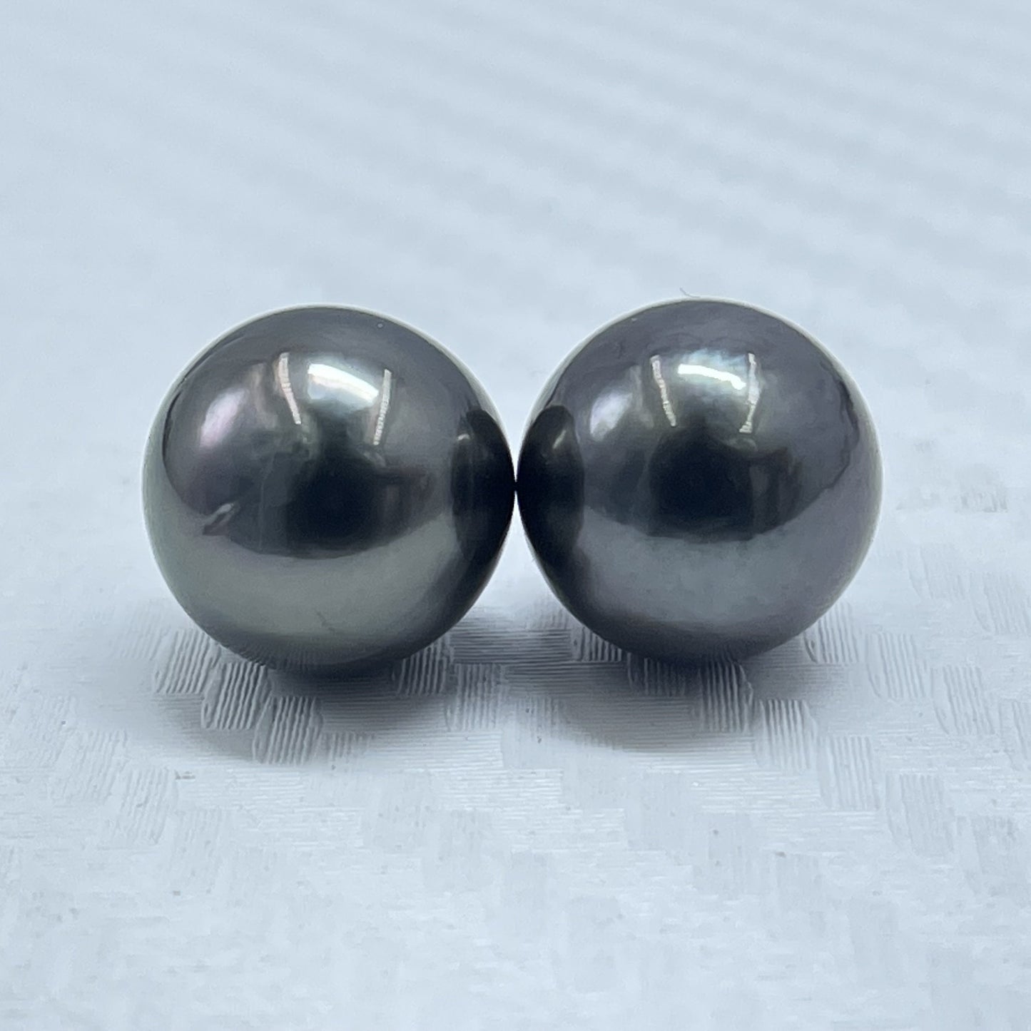 Tahitian Pearl, Black Color, Round Shape, 9.80 MM Size