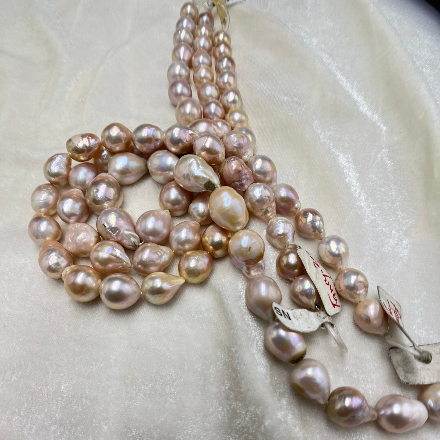 Fresh Water Pearl, Peach Color, Baroque Shape, Uneven Size
