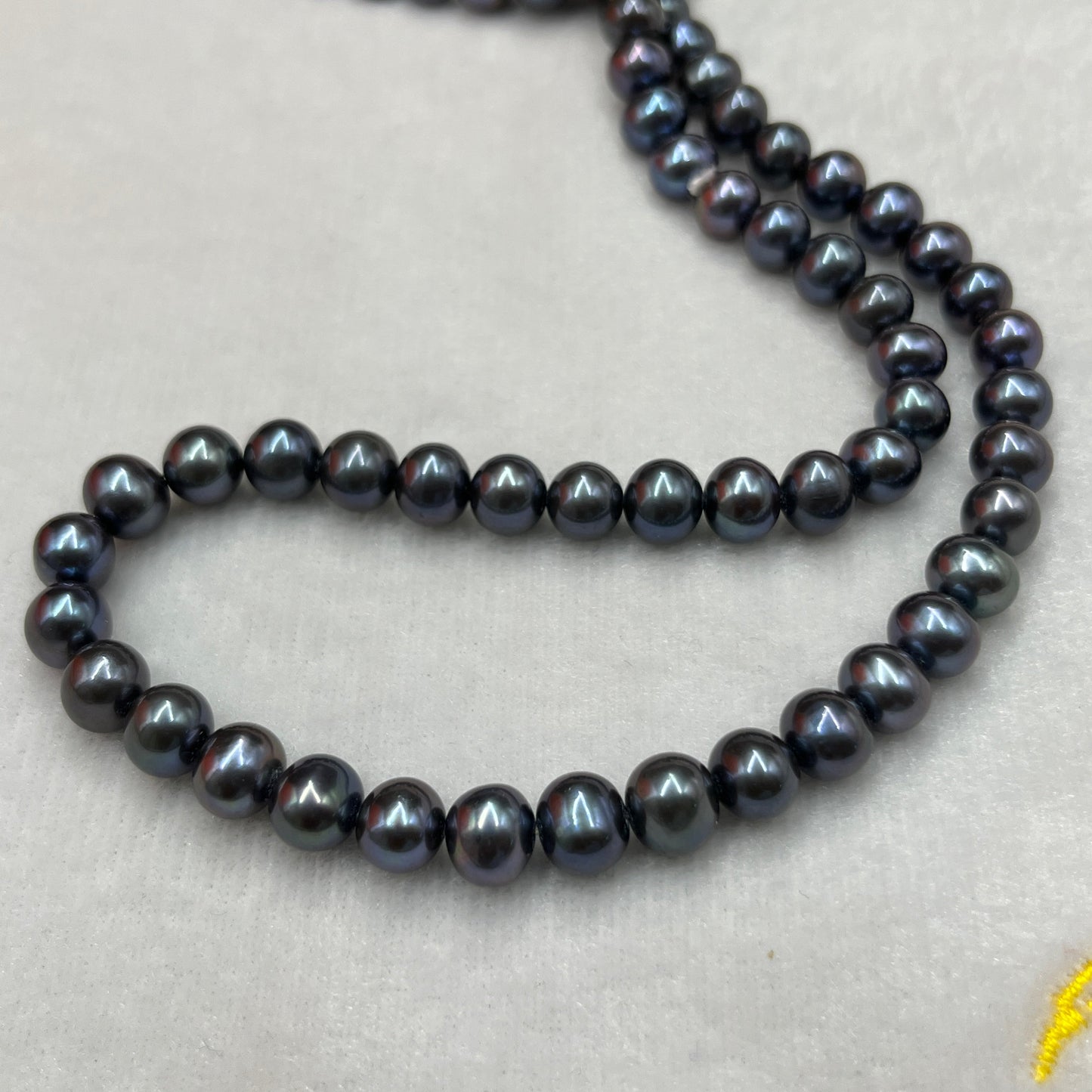 Freshwater Pearl, Peacock Color, Oval Shape, 7.5-8 MM Size