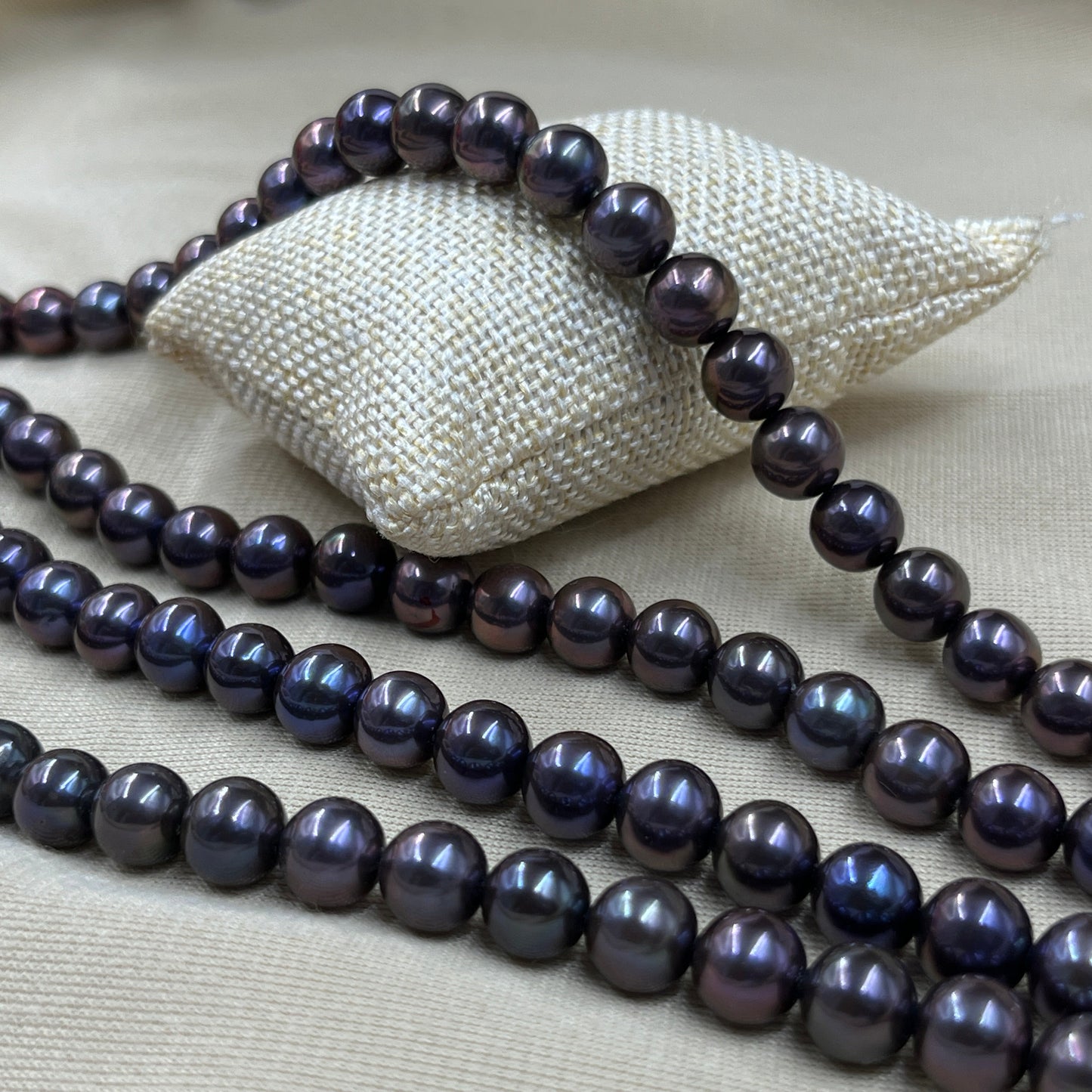 Freshwater Pearl, Peacock Color, Round Shape, 8-8.5mm