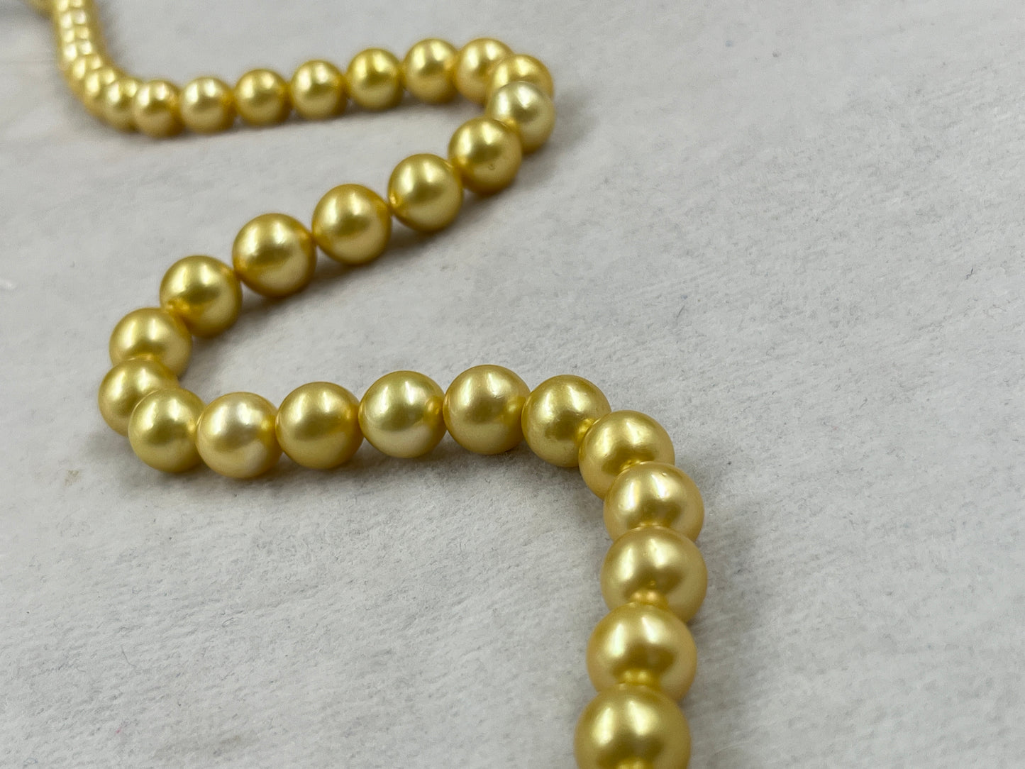 South Sea Pearl Golden Color, Round Shape, AAA/1 Luster Pearl, 9.5-11.5 MM Size