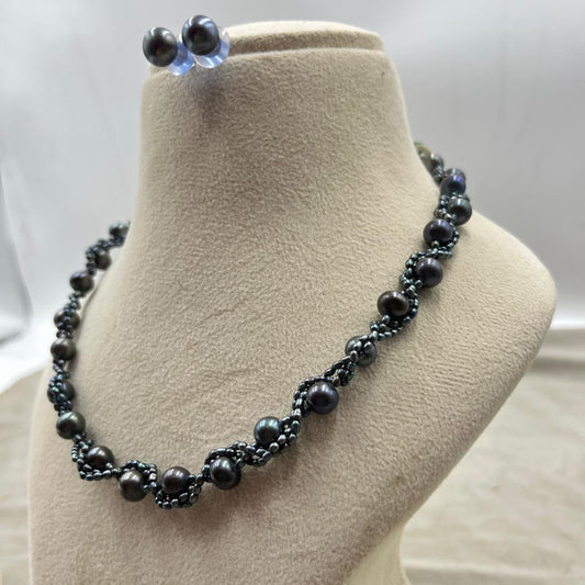 Fresh water pearls necklace with Silver studs / silver lock