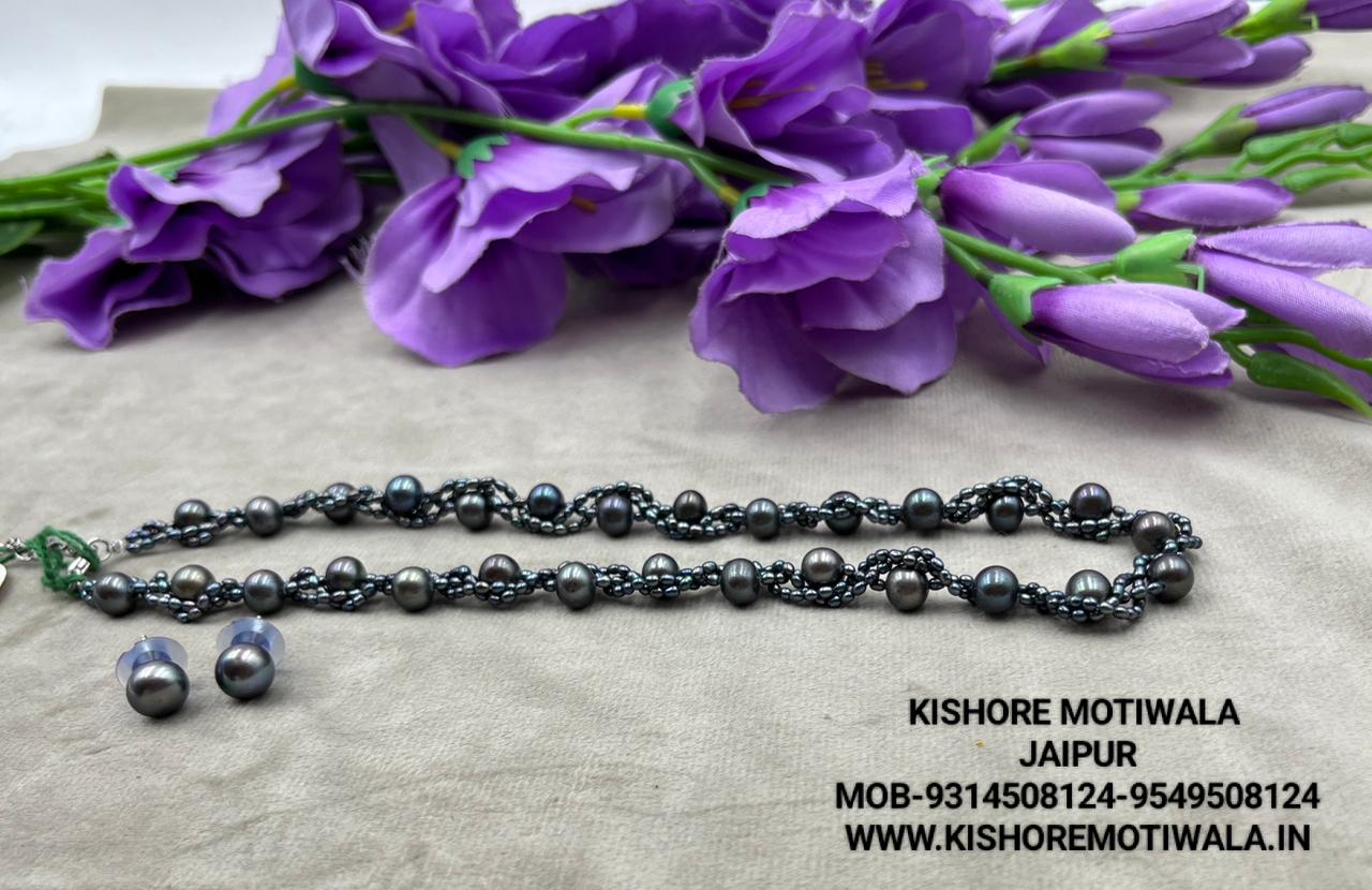 Fresh water pearls necklace with Silver studs / silver lock