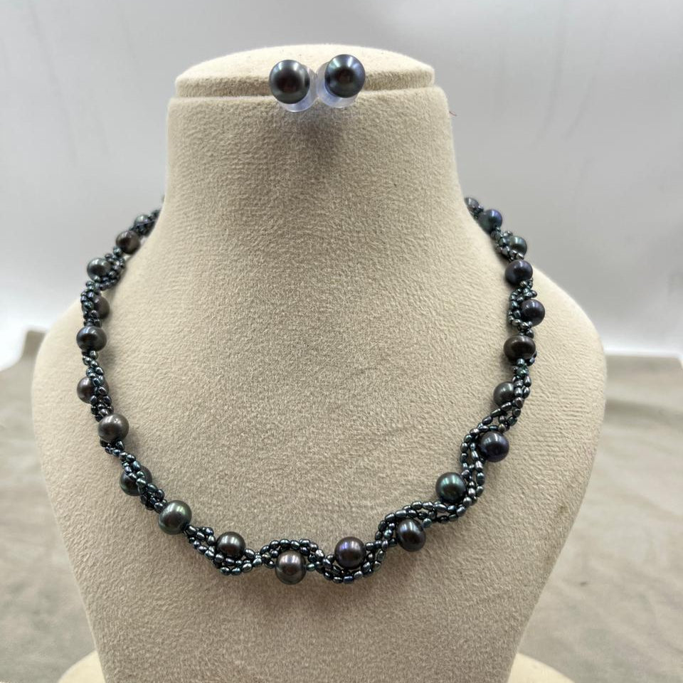 Fresh water pearls necklace with Silver studs / silver lock