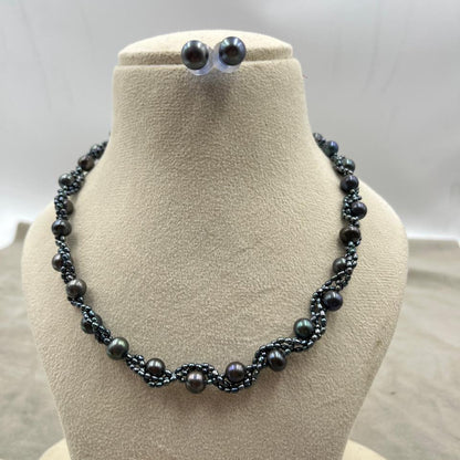 Fresh water pearls necklace with Silver studs / silver lock