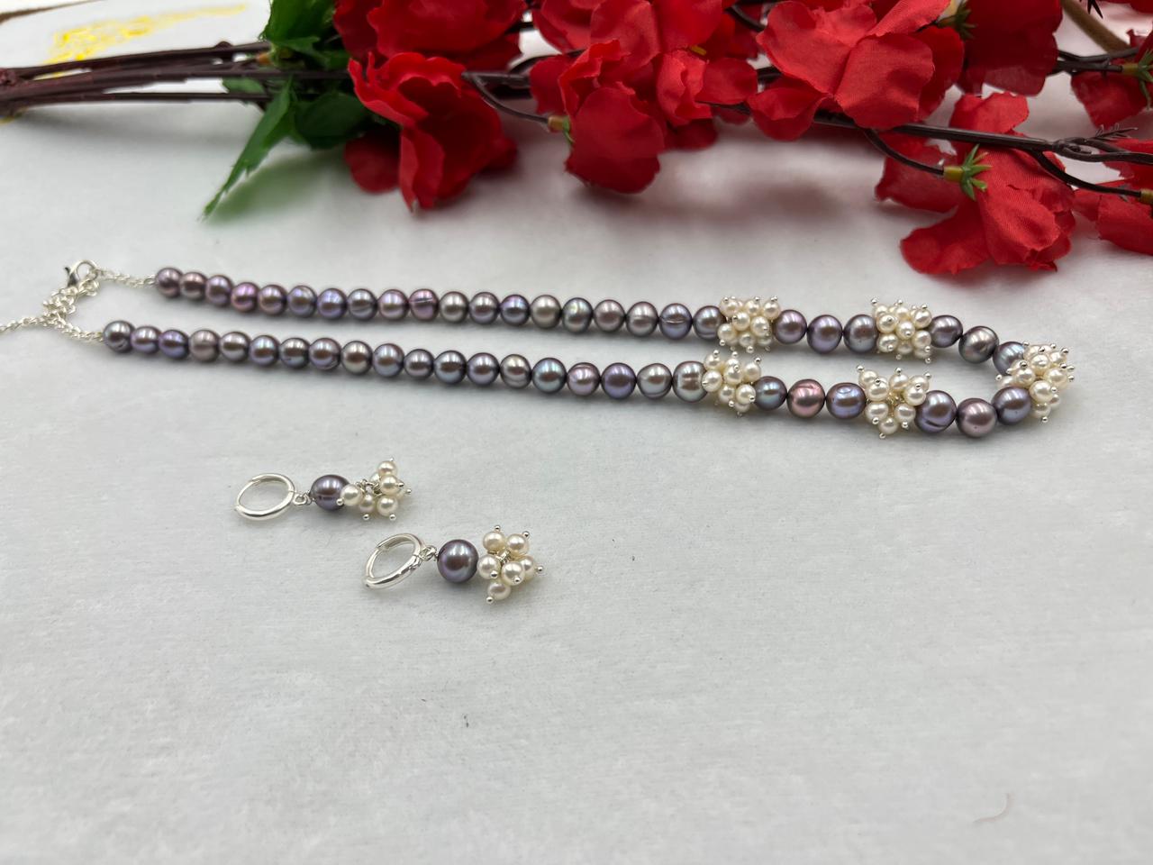 Fresh water pearls Necklace with pearls earrings with brass lock