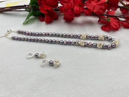 Fresh water pearls Necklace with pearls earrings with brass lock