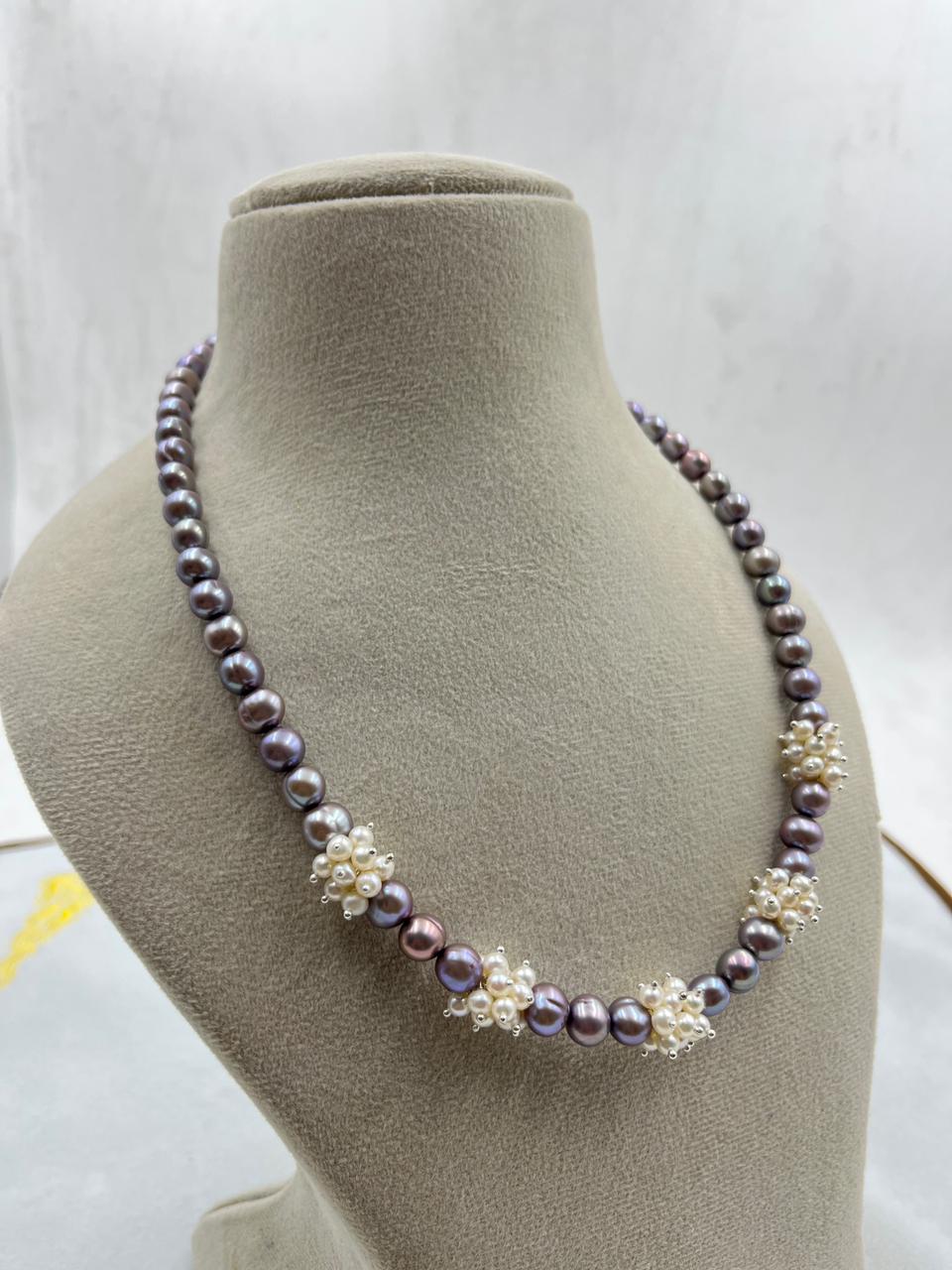 Fresh water pearls Necklace with pearls earrings with brass lock