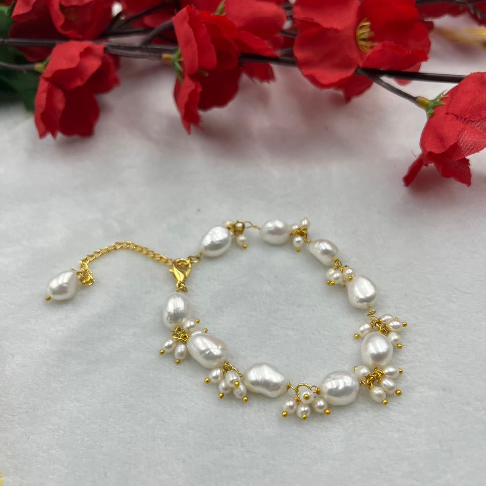 Fresh water pearls bracelet