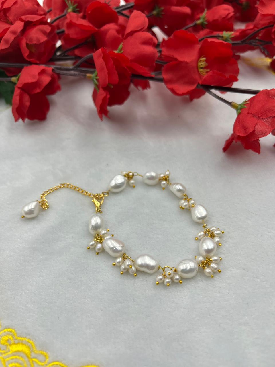 Fresh water pearls bracelet